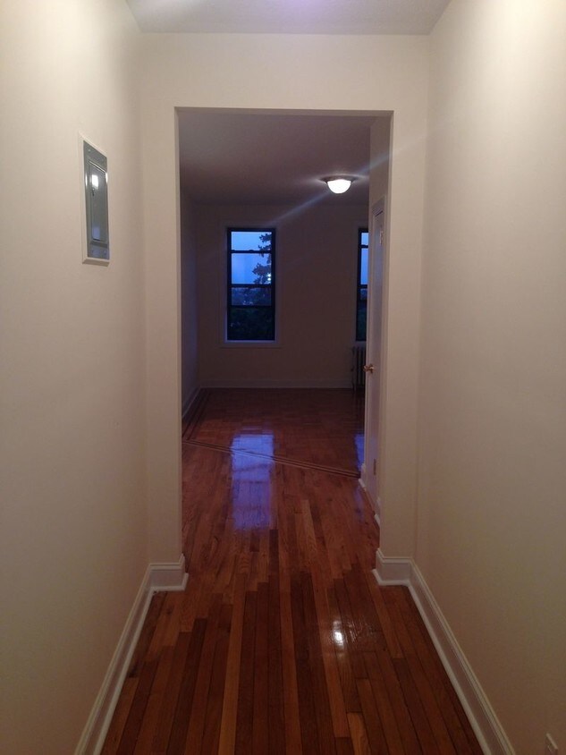 Foto principal - 8602 Park Ln S