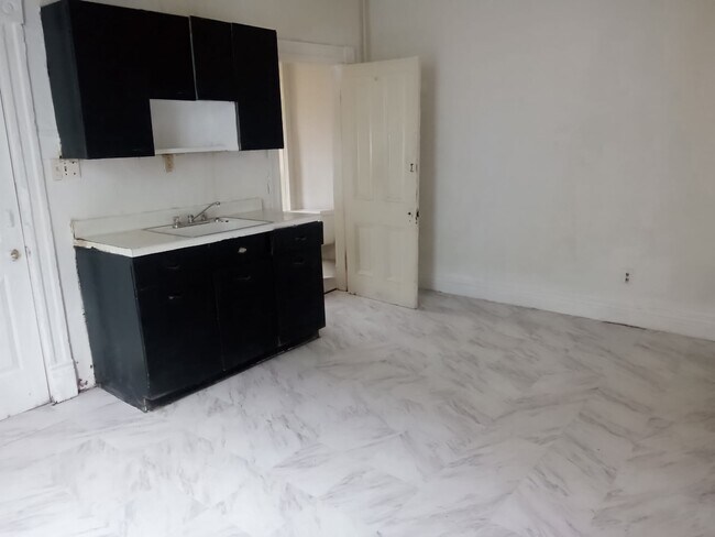 Foto del edificio - 906 East 7th Street, Unit Unit B