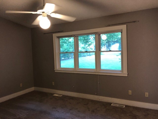 Foto del edificio - 121 Highland Dr