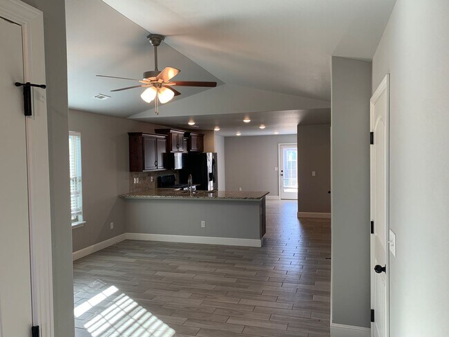 Foto del edificio - Beautiful 4 Bedroom Home for lease, Benton...
