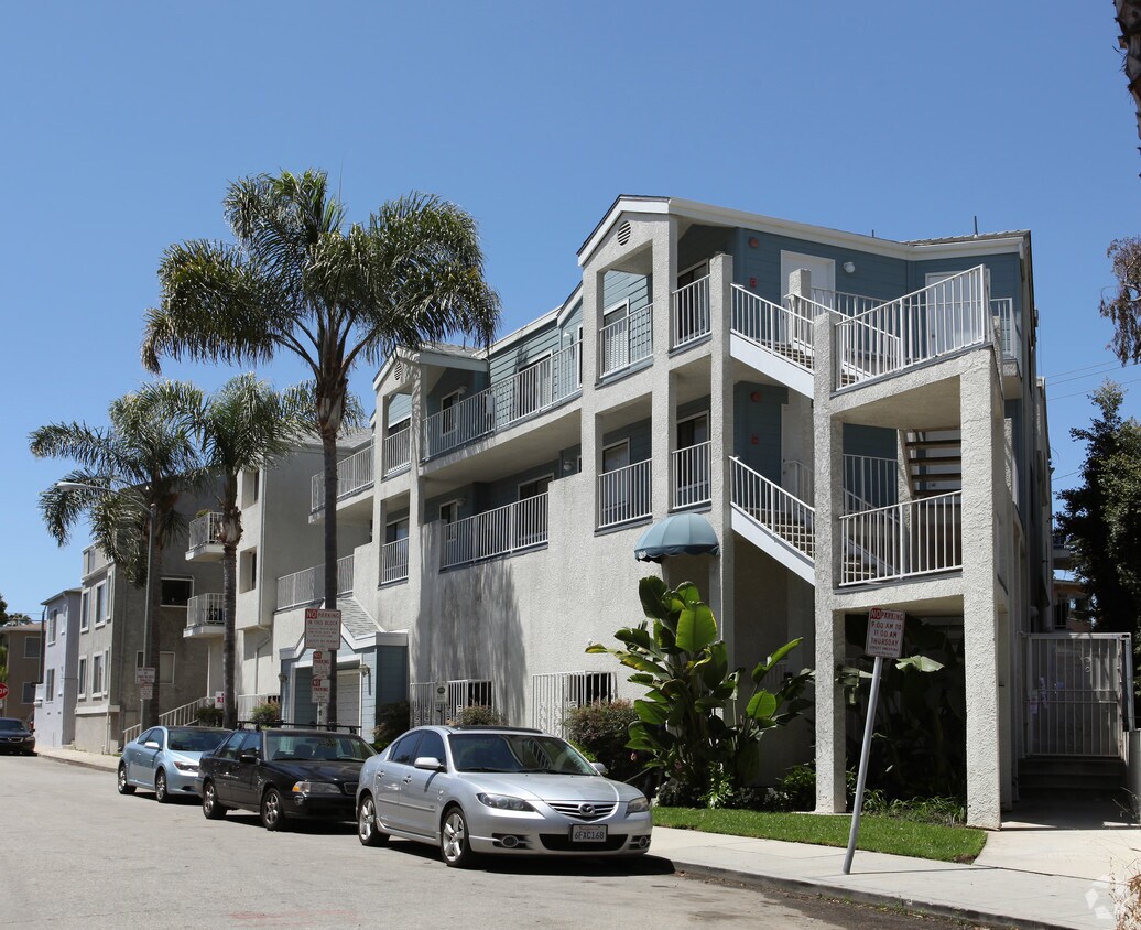 Building Photo - 109 Roswell Ave