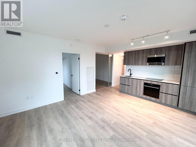 Photo du bâtiment - 117-117 Broadway Ave