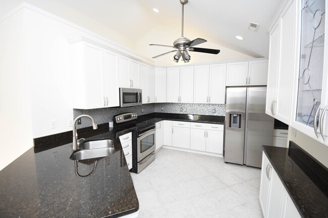 Foto del edificio - 160 Stonegate Blvd