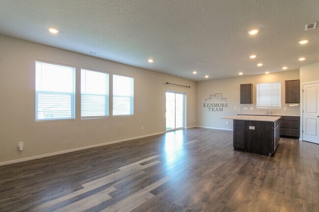 Foto del edificio - 7982 Ranchland Ln
