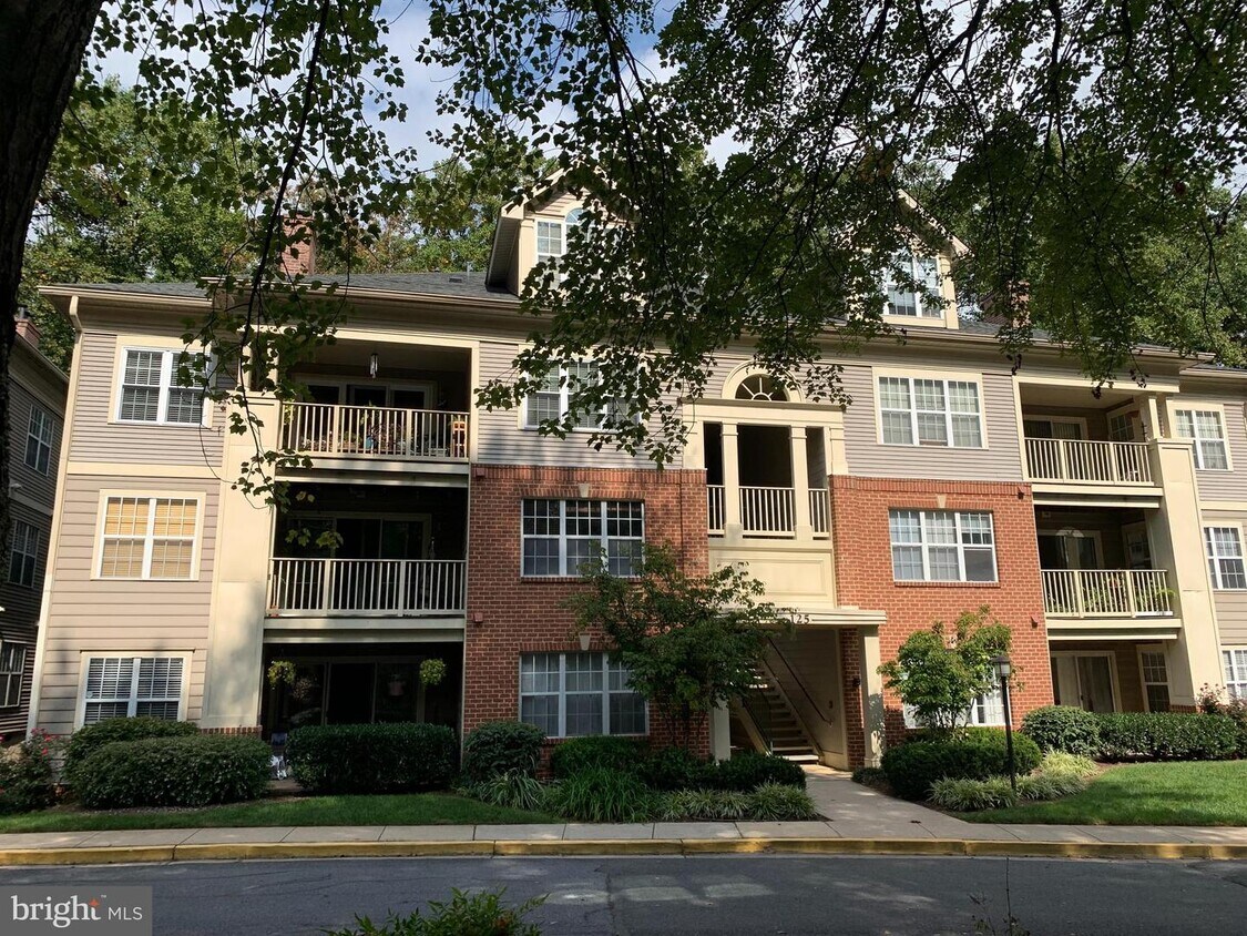 125 Timberbrook Ln Unit 303, Gaithersburg, MD 20878 Condo for Rent in