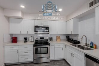 Building Photo - 515 W Pebble Beach Dr