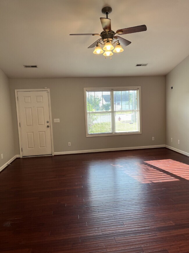 Building Photo - 5004 Pelican Ct