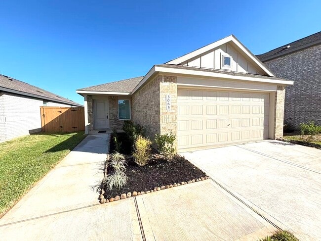 Building Photo - 3085 Fantasy Ter Dr