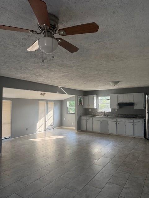 Building Photo - 8220 Glenview Dr