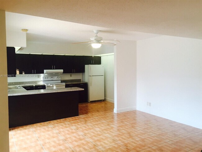 Foto del edificio - 8205 SW 23rd Ct