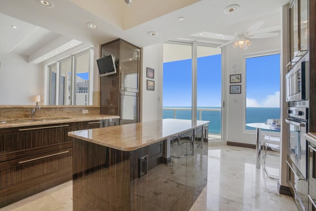 Building Photo - 2700 N Ocean Dr