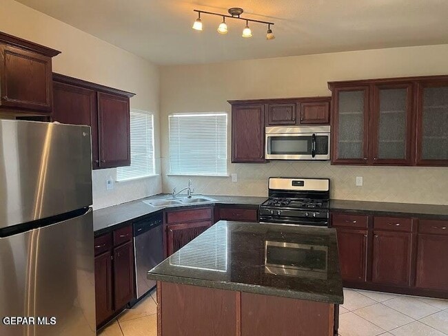 Building Photo - 14212 Otter Point Ct