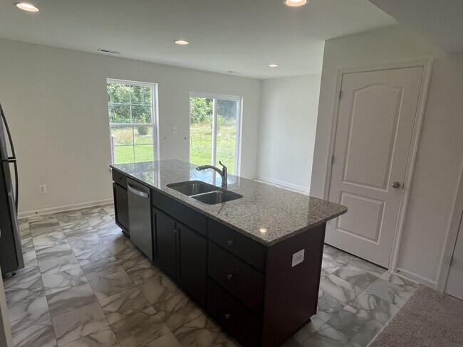 Building Photo - 164 Scotch Pine Dr