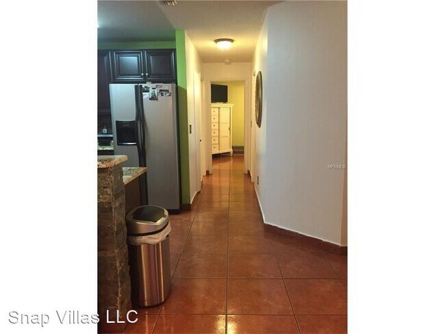 Building Photo - 2 br, 1 bath House - 6052 Westgate Dr. #103
