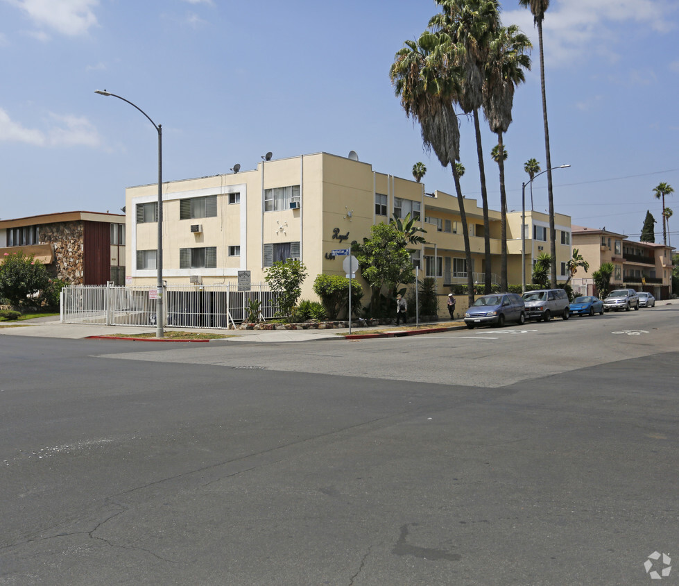 Primary Photo - Royal Palms Apartments