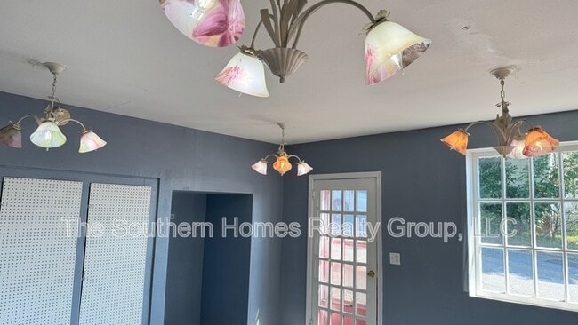 Building Photo - 405 N High St