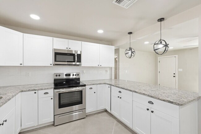 Foto del edificio - 5113 E Bellevue St