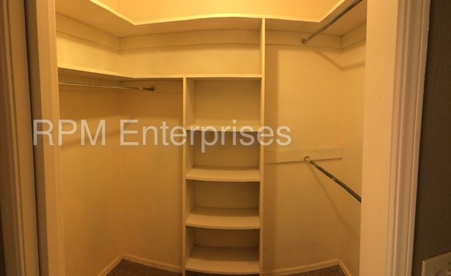 Foto del edificio - 7300 N Norman Rd