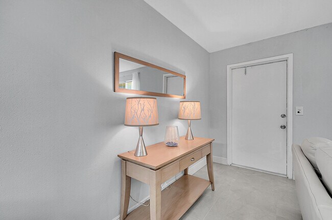 Foto del edificio - 646 Flanders N