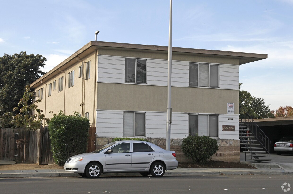 Building Photo - 37203 Cedar Blvd