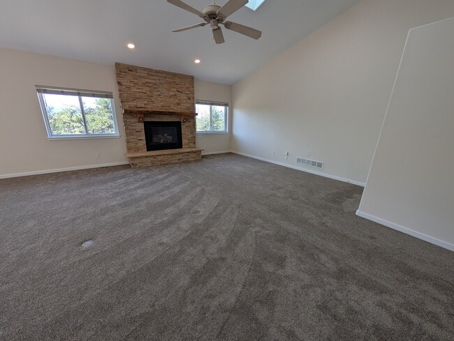 Foto del edificio - 5995 Burgess Rd