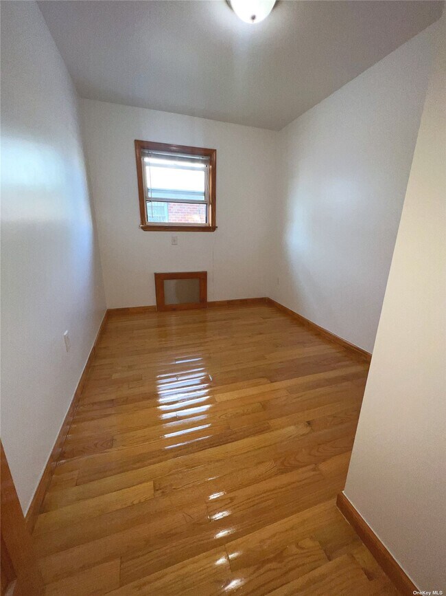 Foto del edificio - 61-47 148th Pl