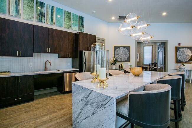 Cocina del club de residentes - Chandler Park Apartment Homes