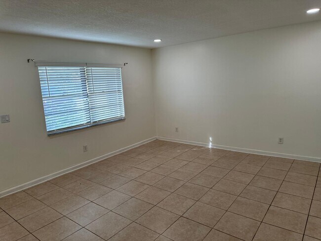 Foto del edificio - 1253 White Pine Dr