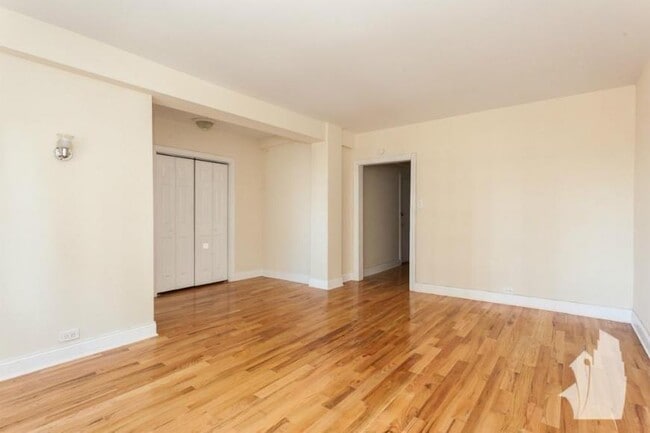Building Photo - 0 bedroom in Chicago IL 60610