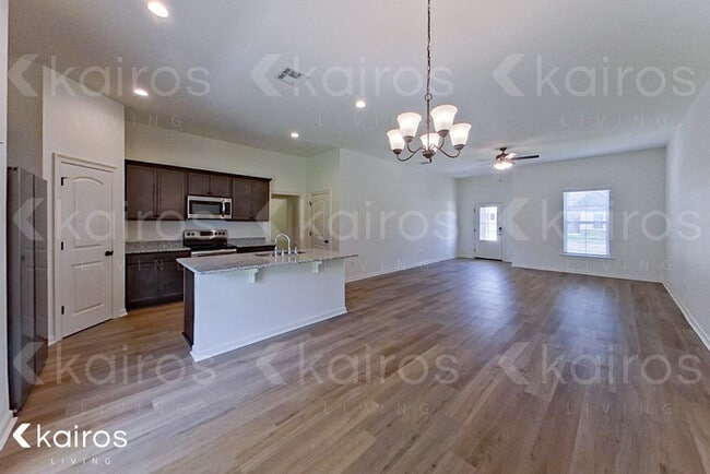 Building Photo - 113 Teddy Ln