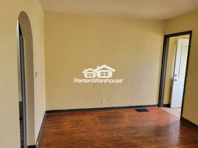Building Photo - 401 N Dewey St