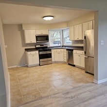 Building Photo - 7119 S Solon Rd