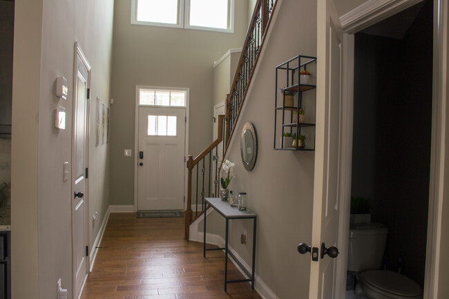 Entranceway - 1008 Latitude Dr