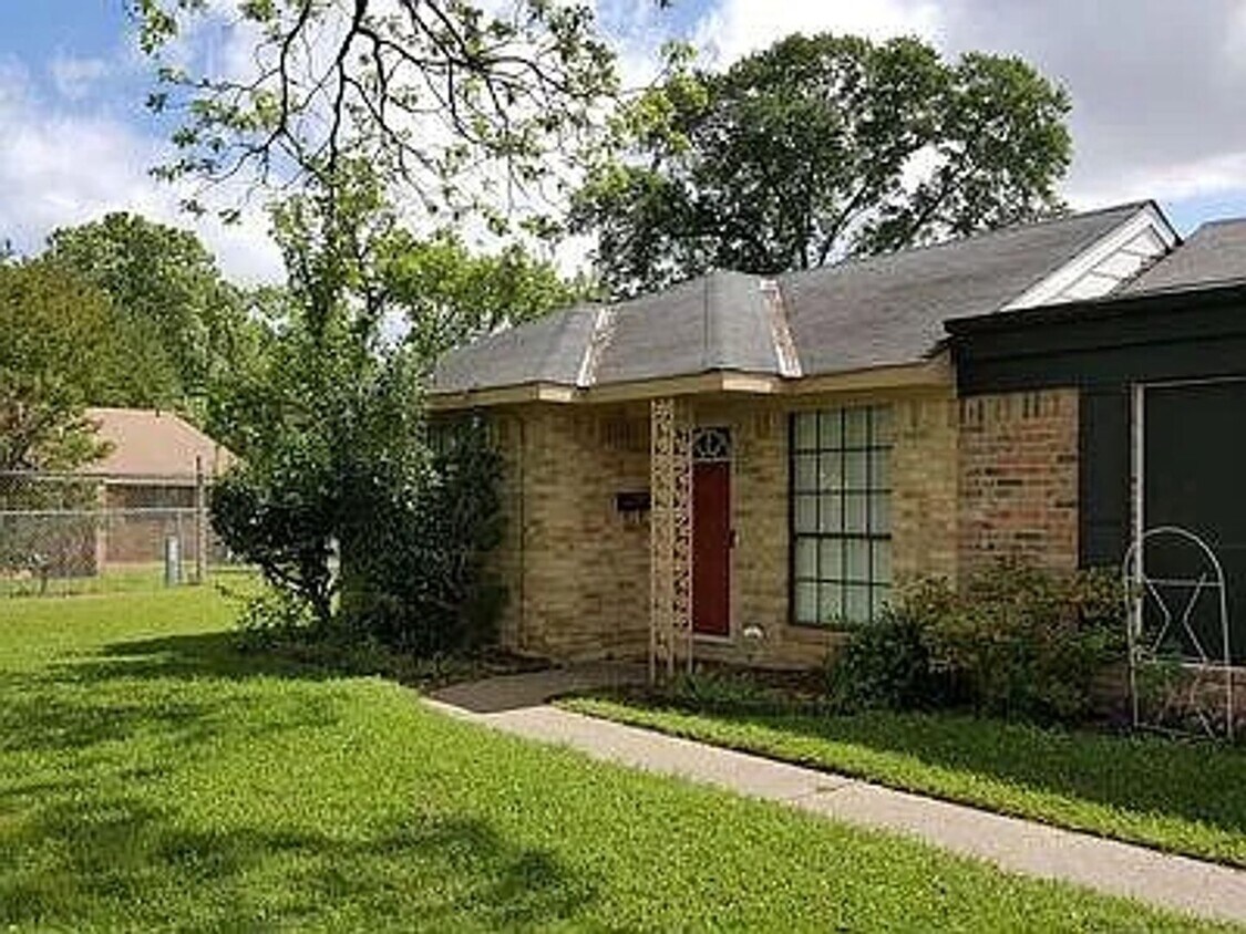 Primary Photo - Comfy Bossier 2 Bed