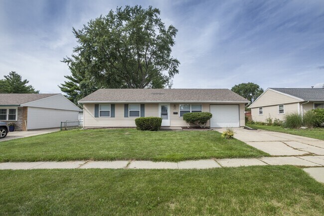 Building Photo - 806 Oriole Dr