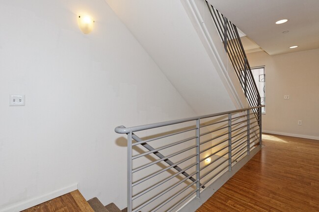 Foto del edificio - Temescal station, spacious two bedroom wit...