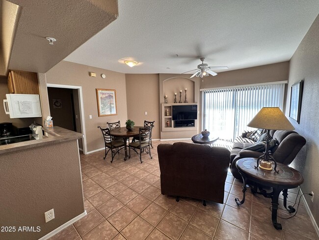 Foto del edificio - 10401 N Saguaro Blvd
