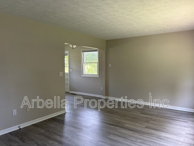 Building Photo - 230 Booher Ln