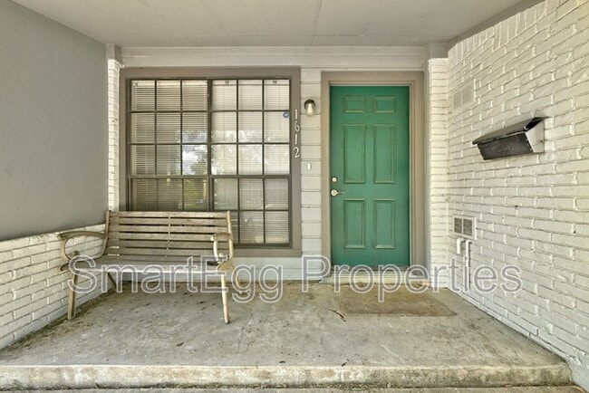 Building Photo - 1612 Broadmoor Dr