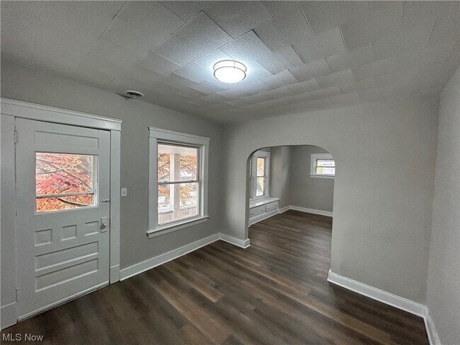Foto del edificio - 7813 Laumar Ave