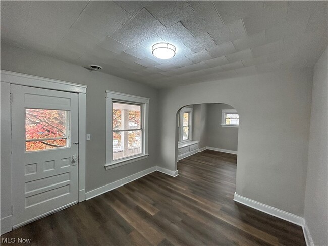 Building Photo - 7813 Laumar Ave