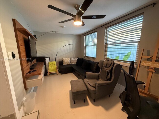 Foto del edificio - 4850 SW 4th St