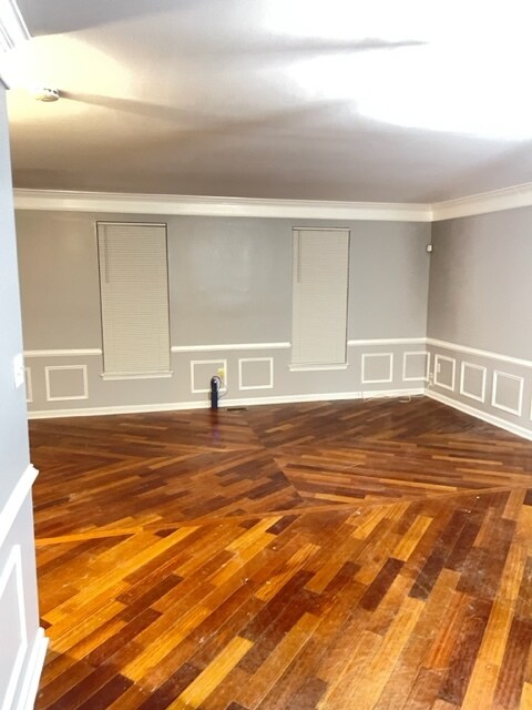 Building Photo - 7125 Carriage Hill Dr