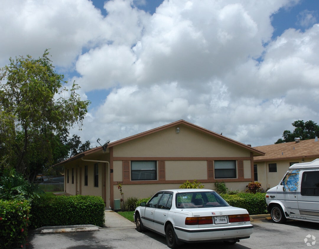 Primary Photo - 5619 Mckinley St