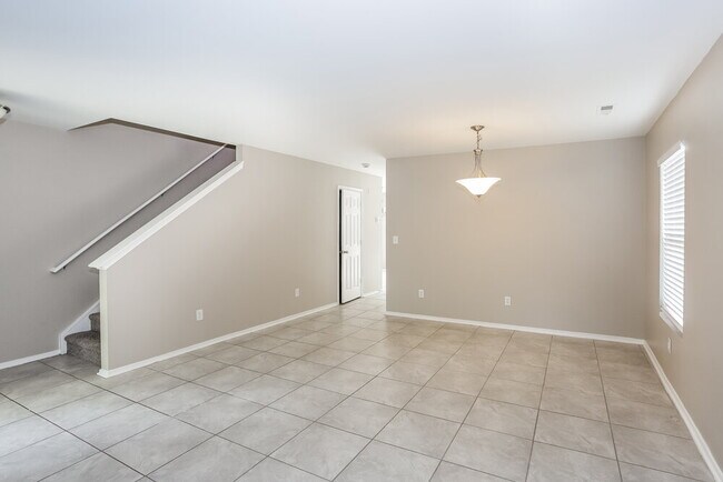 Building Photo - 4024 Larkhaven Village Dr