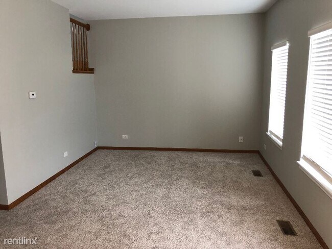 Building Photo - 3 br, 2 bath Townhome - 2110 Rebecca Circle