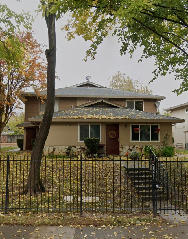 Building Photo - 2008 Benita Dr