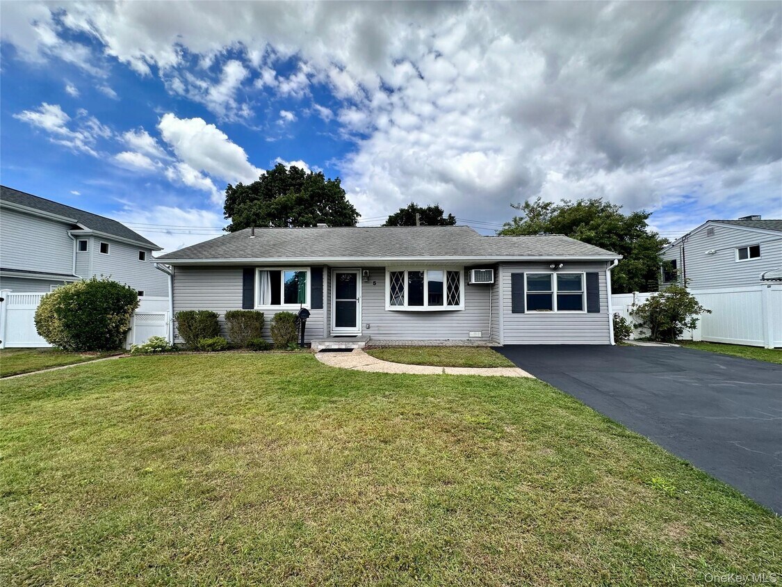 Foto principal - 5 Eagle Ln