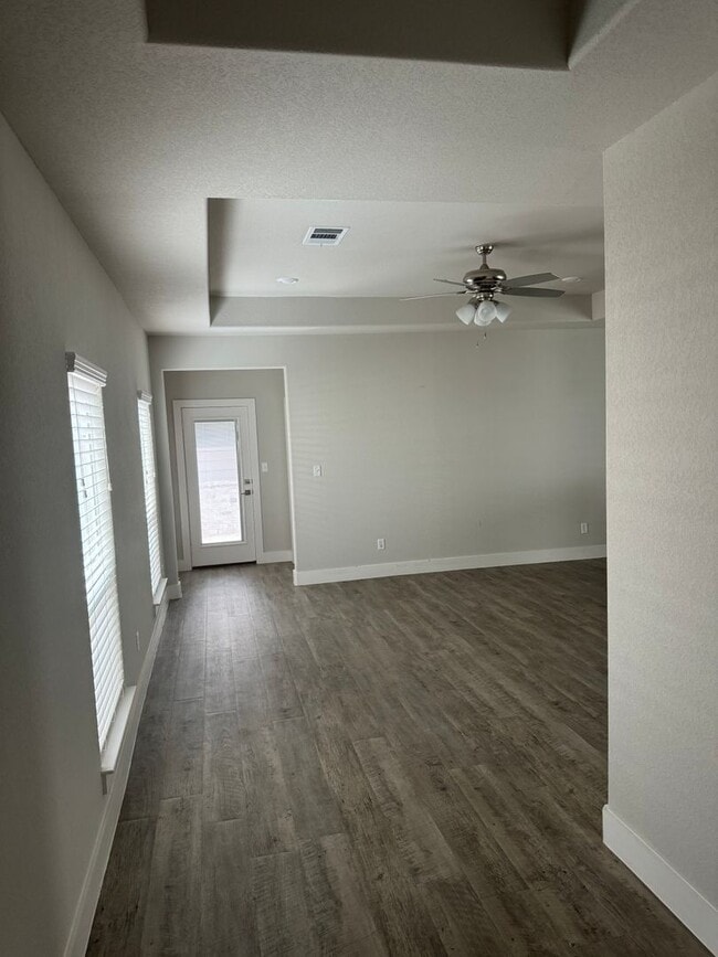 Building Photo - 688 The Cottages Dr