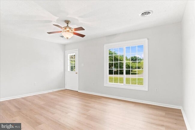 Foto del edificio - 102 Linwood Ct
